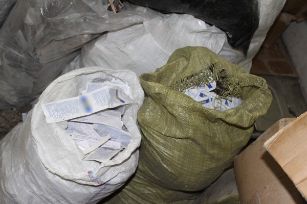 Фотофакт: в Харькове из просроченных лекарств делали порошки от простуды фото 6